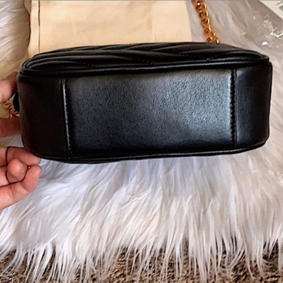 KIRA CHEVRON SMALL CAMERA BAG - Picture 6 of 9